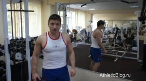 Подъем ног к перекладине. Техника выполнения упражнения.