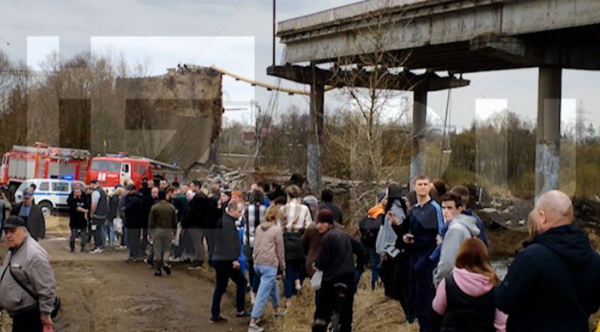 В Смоленской области обрушился мост, на котором находились машины