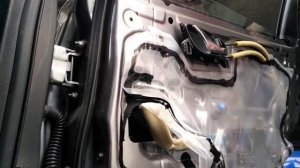 Как снять заменить стекло задней двери NISSAN ROGUE (2015) demontaz zamiana szyby drzwi tyl
