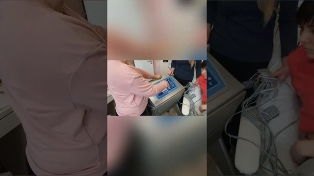 Миостимуляция мышц, врач Сосина Р.А. на себе и пациенте