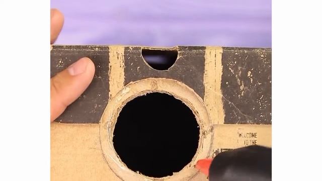 КАК СДЕЛАТЬ КИНОПРОЕКТОР ИЗ ТЕЛЕФОНА! How to make an easy pinhole projector смотреть онлайн