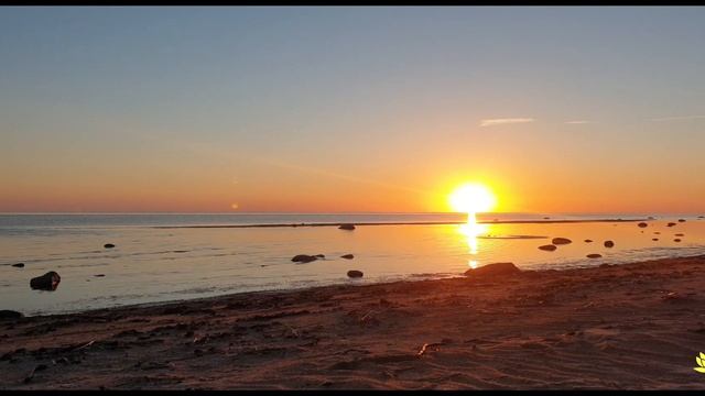 Gayatri Mantra , amazing sunset in beach?Prana meditation, yoga, stress relief смотреть онлайн