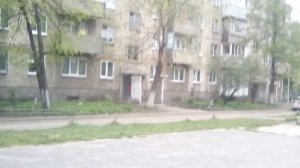 Бабка напала с ножом на детей!