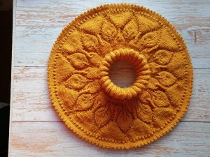 №183 Манишка спицами рисунком _Листья_ готова. #вязание #манишка