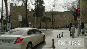 Как доехать из района Лара до ворот Адриана в Анталии