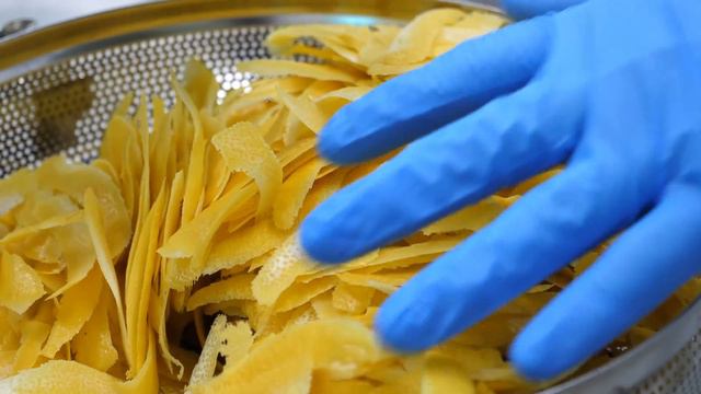 10초에 1개씩 팔리는 에그타르트! 국내 유일 포르투갈 전통방식 에그타르트 공장 Egg tart mass making process at a tart factory in Kore смотреть онлайн