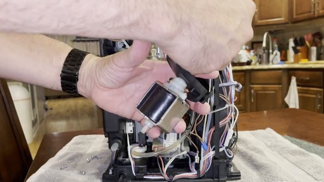 Delonghi Magnifica ESAM3300 Espresso machine water pump repair replacement fix DIY Made Easy! смотреть онлайн