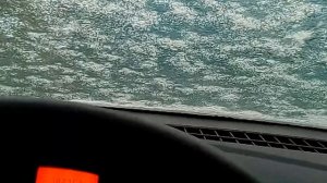 Как быстро отогреть  лобовое стекло на автомобиле