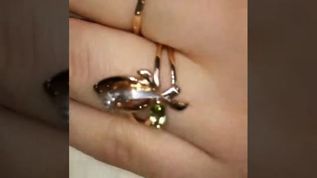 Золотое кольцо с хризолитом и бриллиантами! смотреть онлайн