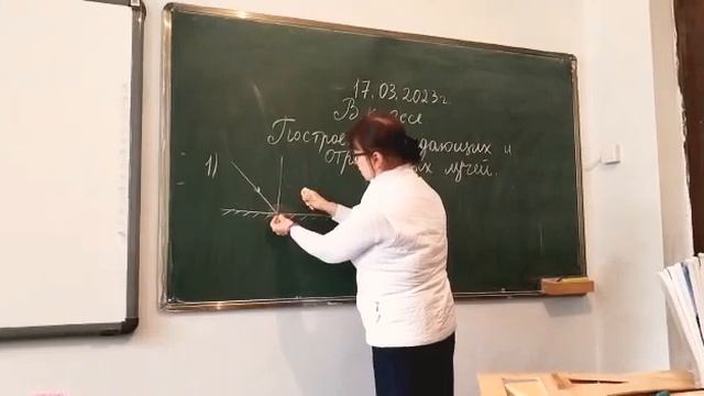 построение падающих и отражённых лучей.#физика#лучи#урок смотреть онлайн