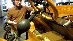 Генри Форд и его автомобиль Ford Model T: гений конвейерного производства.