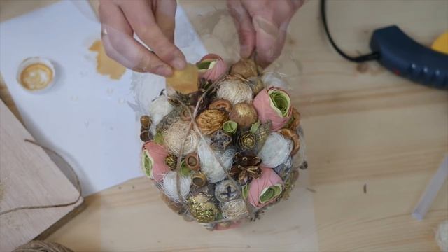 Topiary own hands, gold and glitter / Топиарий своими руками, золото и блестки / DIY Tsvoric смотреть онлайн