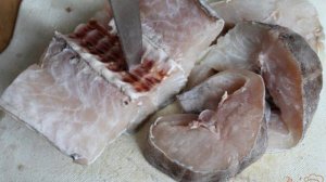 Мольва с луком и сыром