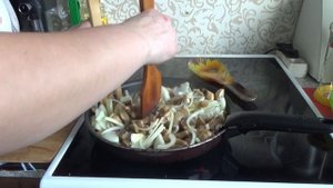 Быстрый. Легкий. Сметанный соус с грибами.