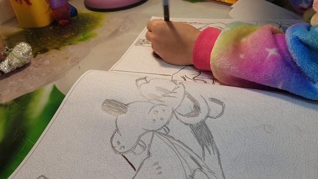 Софа рисует третий цвет Микки Мауса из Диснейленда смотреть онлайн