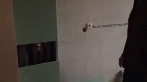 Совет, как скрыть водопроводные трубы и трубы стояков с помощью гипрочного короба 9460251