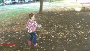 ?Прогулка на детской площадке с куклой Машей. Детское видео. Видео для девочек про кукол.