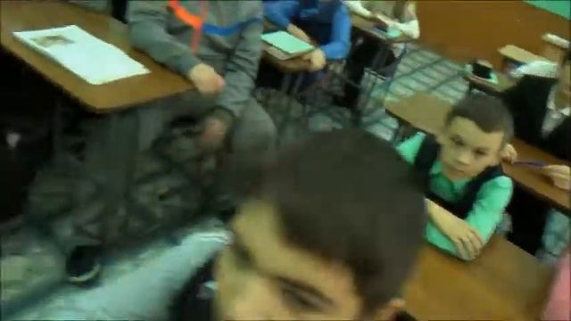 Страна читающая — студия "Первомайкино" читает произведение «Осёл и Соловей» И. А. Крылова смотреть онлайн