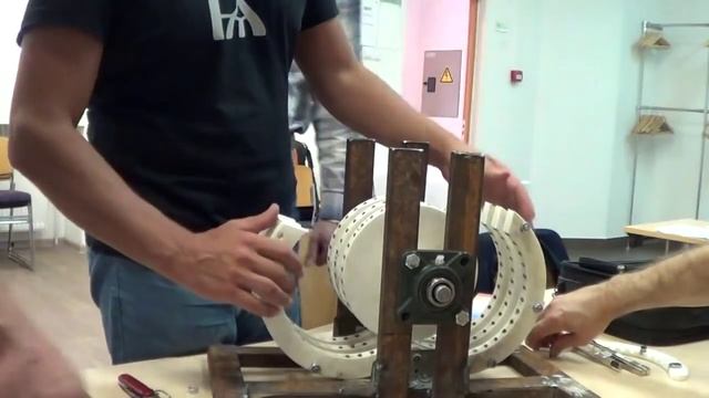 Павел Кодос с магнитным двигателем и Ацюковский на семинаре ЭФИРОДИНАМИКА - Глобальная Волна смотреть онлайн