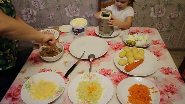 ВЫБРАСЫВАТЬ НИЧЕГО НЕ ПЛАНИРОВАЛИ / ХОЗЯЮШКА