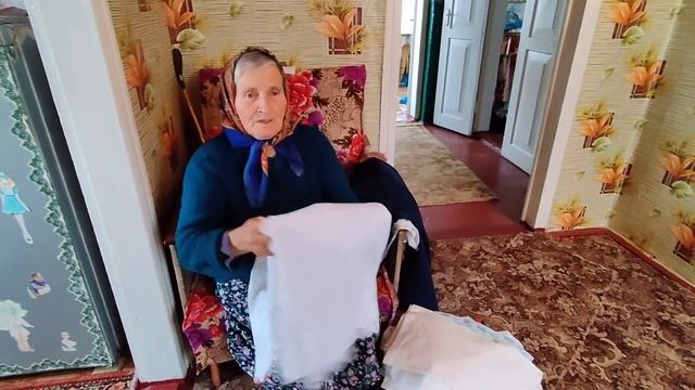 Украинское село.?Баба Оля готовит свой последний наряд.