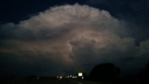 Kansas lightnings cloud armageddon / Сверкающая молниями грозовая туча