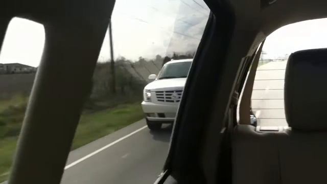 Toyota Tundra 5.7L VS Escalade Ext 6.2L смотреть онлайн