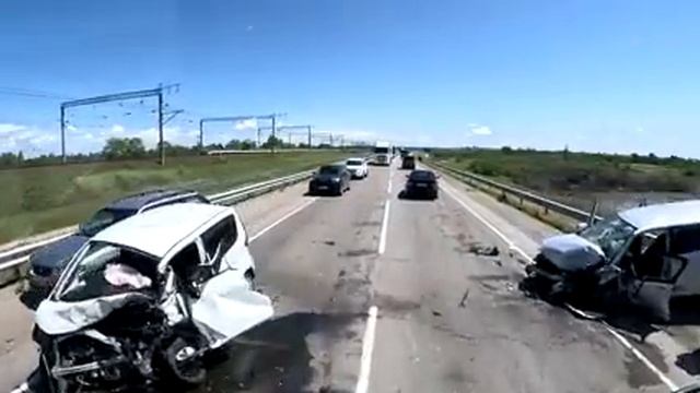 Мелкие в хлам... Хабаровск парализован... $1208 смотреть онлайн