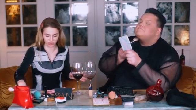 Пьяный макияж: Синяк пытается споить Марьяну смотреть онлайн