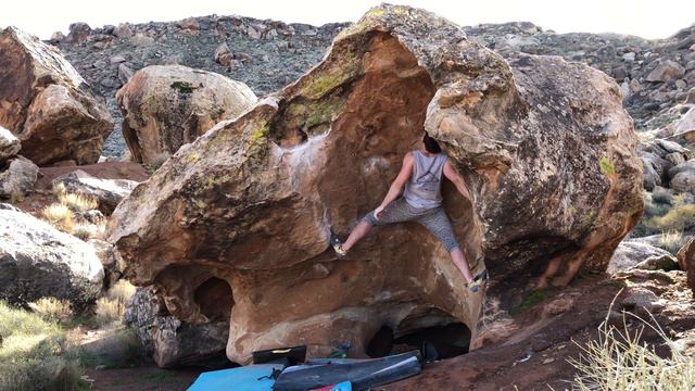 Moe's Valley Bouldering - Bazooka Tooth V8/10 смотреть онлайн