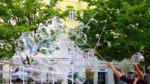 мыльные пузыри  шоу мыльных пузырей  развлечения для детей / soap bubbles - video for kids