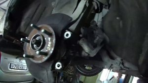 Авторемонт Jeep Grand Cherokee 3.6 L Замена ступицы и тормозных накладок