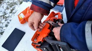 Piła spalinowa Husqvarna 353 - rozpakowanie z kartonu. Chainsaw Husqvarna 353 (Ukraine) - unboxing.