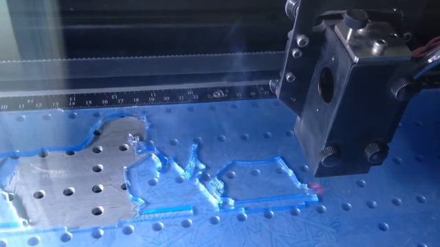 Резка оргстекла лазером 2. Bprint.info