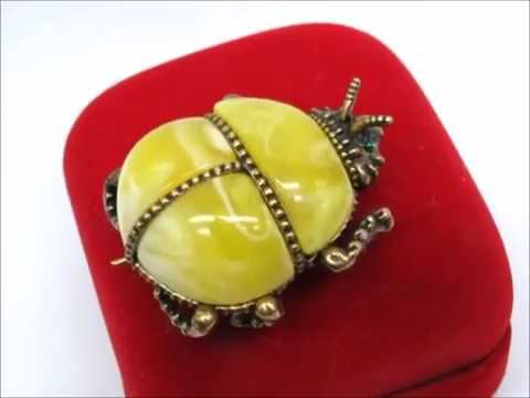 Брошь - Кулон "Жук" Янтарь молочный желток бронза украшения божья коровка брошка насекомые 1822