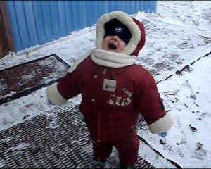 Никита говорит «Мама» и «Нет», хрюкают с Лёней, чихает - 15.12.2005