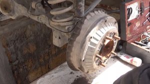 Замена подшипника полуоси Нива Chevrolet. Обслуживание заднего моста, тормозные цилиндры.