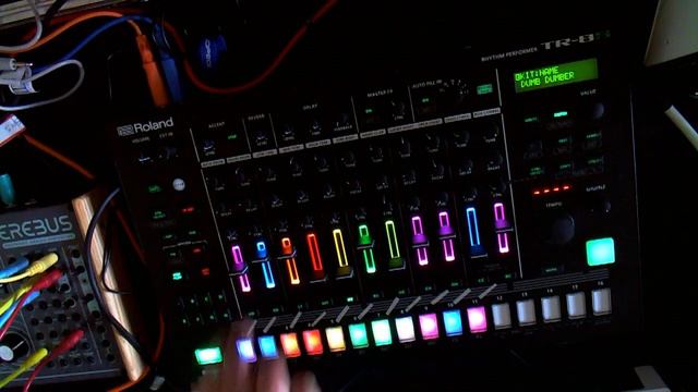 Roland TR-8S tossing cheeze balls смотреть онлайн