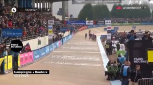 Paris-Roubaix 2019 Finish Politt and Gilbert