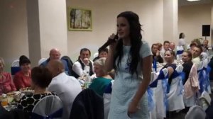 подруга читает реп на свадьбе)