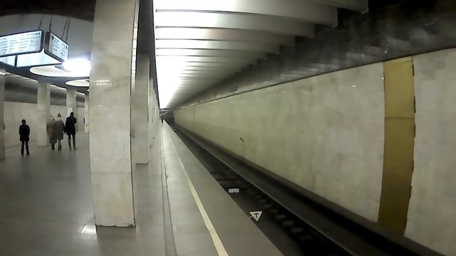 Поездка от Автозаводской до Орехово и обратно перед закрытием ЗЛ смотреть онлайн