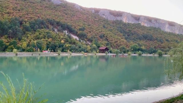 база отдыха   "Озеро Любви" ,Крым. Кроликопарк, озеро и шикарные горы!