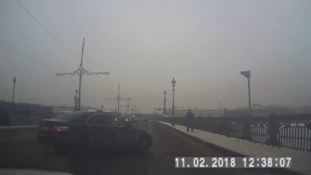 Внимательный водитель и пешеход везунчик