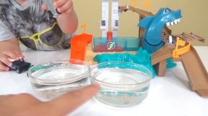 Распаковка трека - ? ХОТ ВИЛС. Играем с набором - АТАКА АКУЛ и Машинки Хот Вилс.