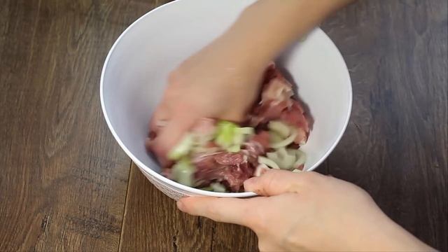 И почему я раньше этого не знала? Обычные котлеты из фарша больше не жарю! Сочнейшие зразы!