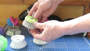 самодельная оснастка (1/4" HEX): щетка для шуруповёрта - моем и чистим