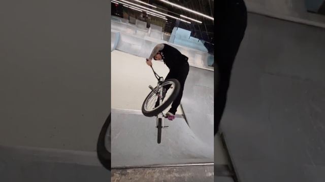 Как сделать терндаун в радиусе | HOW TO TURNDOWN QUARTER PIPE смотреть онлайн