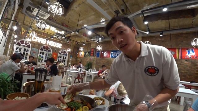 ОБОЖРАЛИСЬ КРАБОВ . Crab House Вьетнам смотреть онлайн