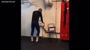 Хамзат Чимаев тренируется и ждёт когда ему объявят соперника.