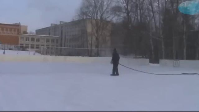 Азаров заливает лед